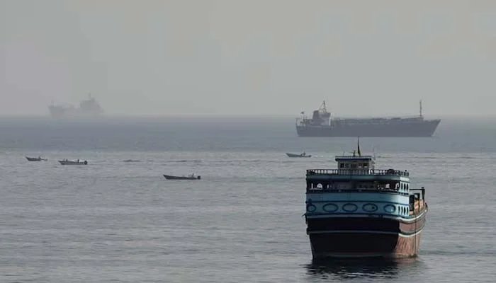 Iran says close to Hormuz plan with Oman, but reopening depends on US
