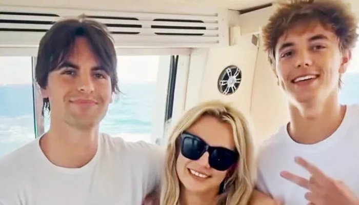 Britney Spears says she ‘failed as a mother’