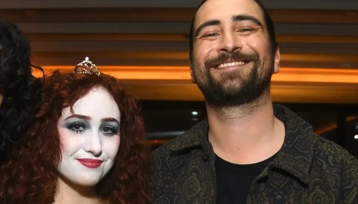 Chappell Roan joins Noah Kahan onstage, thanks for support amid paparazzi feud