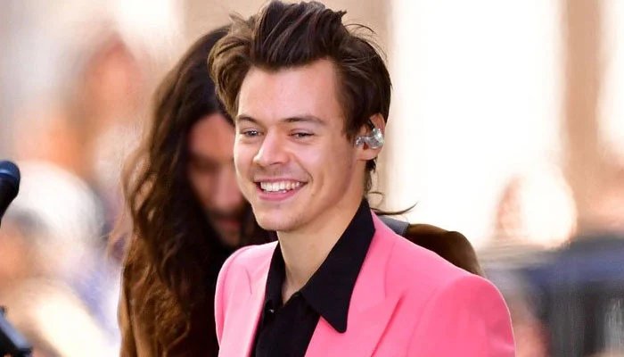 Harry Styles’ new look has fans swooning: ‘Total hottie’