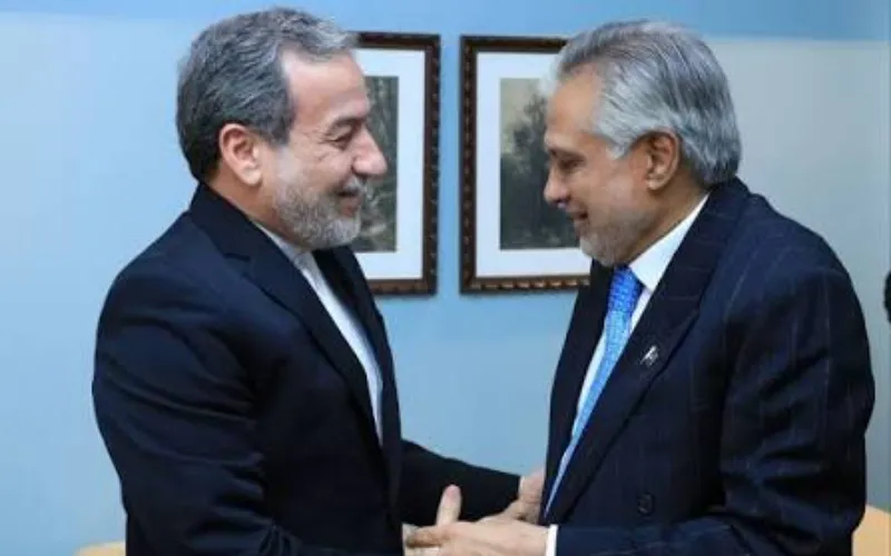 Ishaq Dar briefs Iran on Pakistan-Saudi-Turkiye defence pact