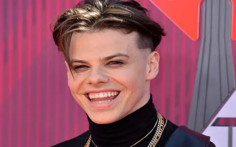 Yungblud shares concert plans with fans after latest leg injury
