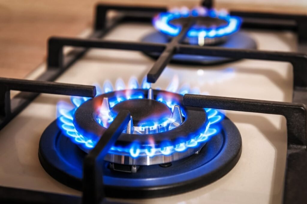 Pakistan government eyes single gas price, targeted subsidies in reform push