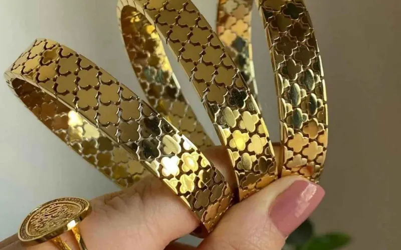 Gold prices surge in global and local markets