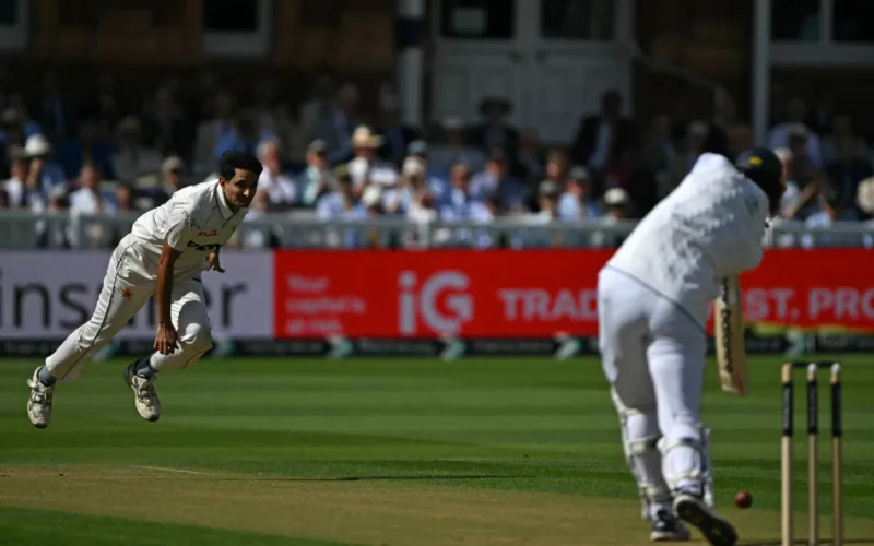 England’s first innings ends at 290 as Pakistan begin batting