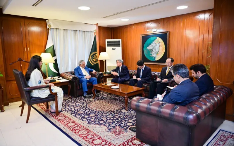 Ishaq Dar meets top diplomats, urges Islamabad MoU implementation