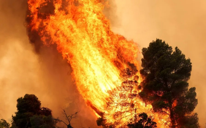 Deadly helicopter crash disrupts Greece wildfire operations