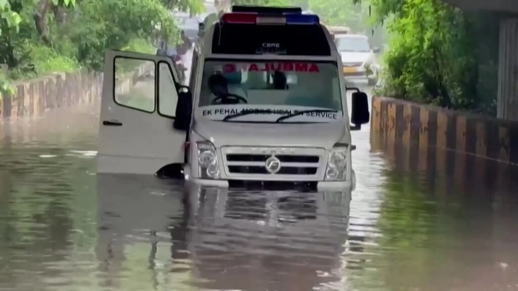 New Delhi on red alert as heavy rains pound the city | Floods