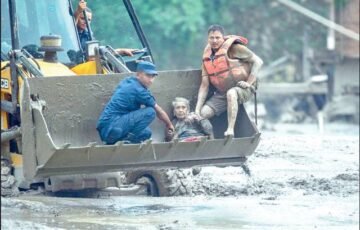 Catastrophic floods kill 390 in Nepal, Tibet, 393 foreign tourists still missing