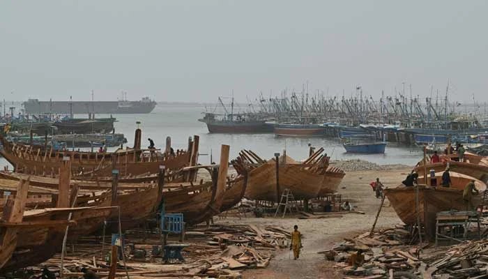 Boat builders keep Pakistan’s fishing heritage afloat