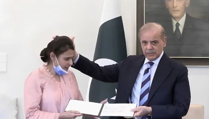 Razia Noreen, nurse who saved newborn in Pims fire, to receive civil award