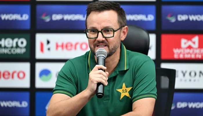 Hesson clarifies he had no role in selecting Pakistan’s Test squad