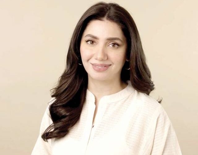 Mahira Khan announces pregnancy with emotional message