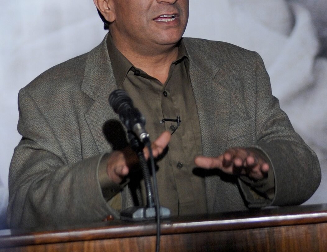 عمران خان کی سابقہ اہلیہ جمائمہ نے دوسری شادی کرلی … جمائمہ گولڈ اسمتھ فلم پروڈیوسر کیمرون اورائلی سے ازدواجی بندھن میں بندھ گئیں، ان کے بھائی بین گولڈ اسمتھ نے تصدیق … مزید