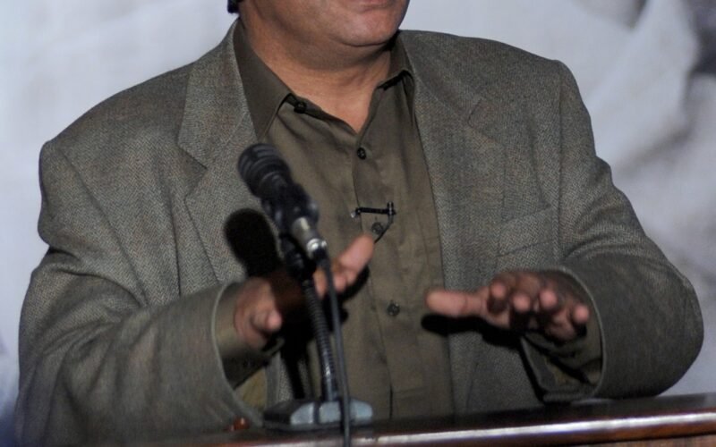 عمران خان کی سابقہ اہلیہ جمائمہ نے دوسری شادی کرلی … جمائمہ گولڈ اسمتھ فلم پروڈیوسر کیمرون اورائلی سے ازدواجی بندھن میں بندھ گئیں، ان کے بھائی بین گولڈ اسمتھ نے تصدیق … مزید