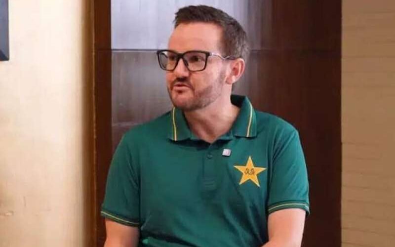 مائیک ہیسن کو قومی ریڈ بال ٹیم کی کوچنگ دینا پی سی بی کی بڑی غلطی ہوگی،تجزیہ کار … وائٹ بال میں ان کے نتائج تسلی بخش نہیں تو ریڈ بال کی ذمہ داری کیوں دی جائی شاہدہاشمی کا … مزید
