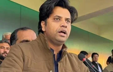 کراچی، نادرا سہولت سینٹرز پر ویکسی نیشن فیس کی ہزاروں روپے زائد وصولی … عمرہ زائرین سے 6 سے 7 ہزار روپے تک لینے کا دعویٰ، پاک آئی ڈی پر دونوں ویکسینز کی مجموعی فیس 4505 روپے … مزید
