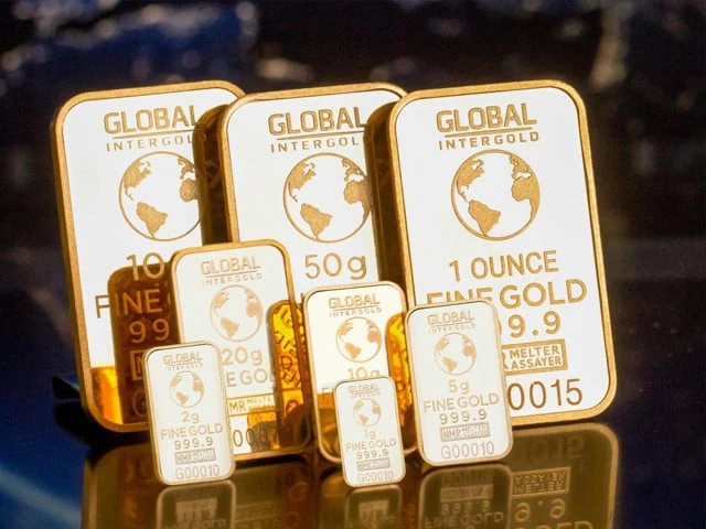 Gold rises Rs6,900 on global bullion strength