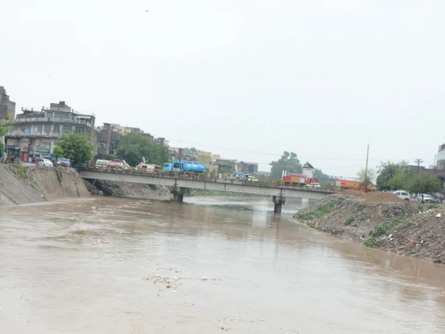 Leh erosion puts homes, shops at risk