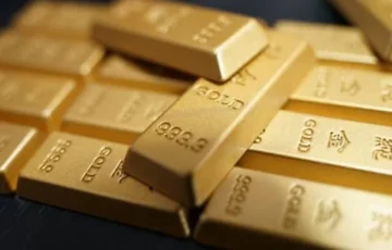 Strong dollar pulls gold down