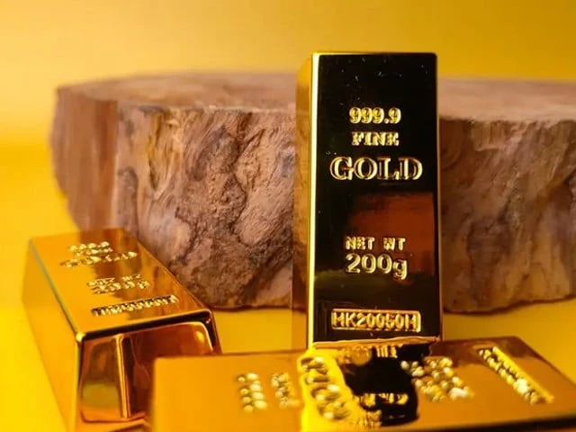 Gold rises Rs4,700 despite global weekly loss