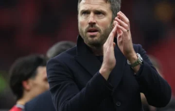 Carrick faces derby test as expectations soar at Man Utd