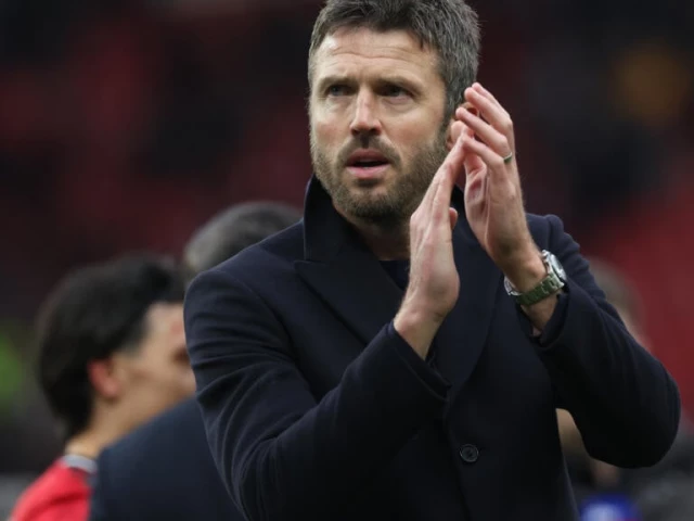 Carrick faces derby test as expectations soar at Man Utd