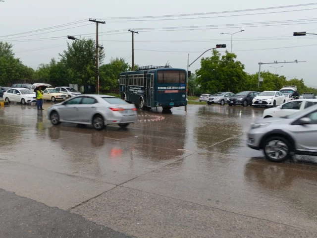Heavy rain hit twin cities, disrupts traffic and flight operations