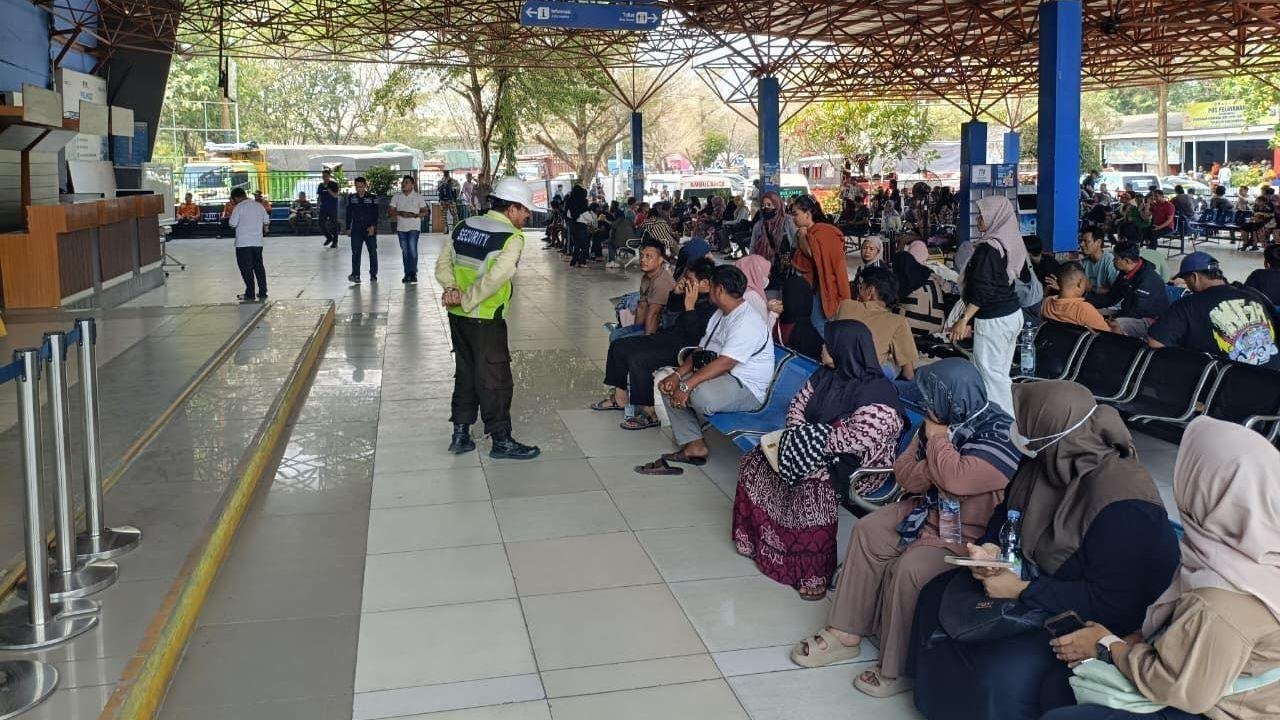 Six dead, 130 missing after Indonesian ferry capsizes in Java Sea