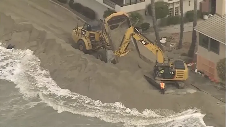 Waves crash into homes as excavators try to protect California properties
