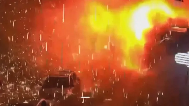 Footage shows moment Russian strike hits Ukrainian grocery store