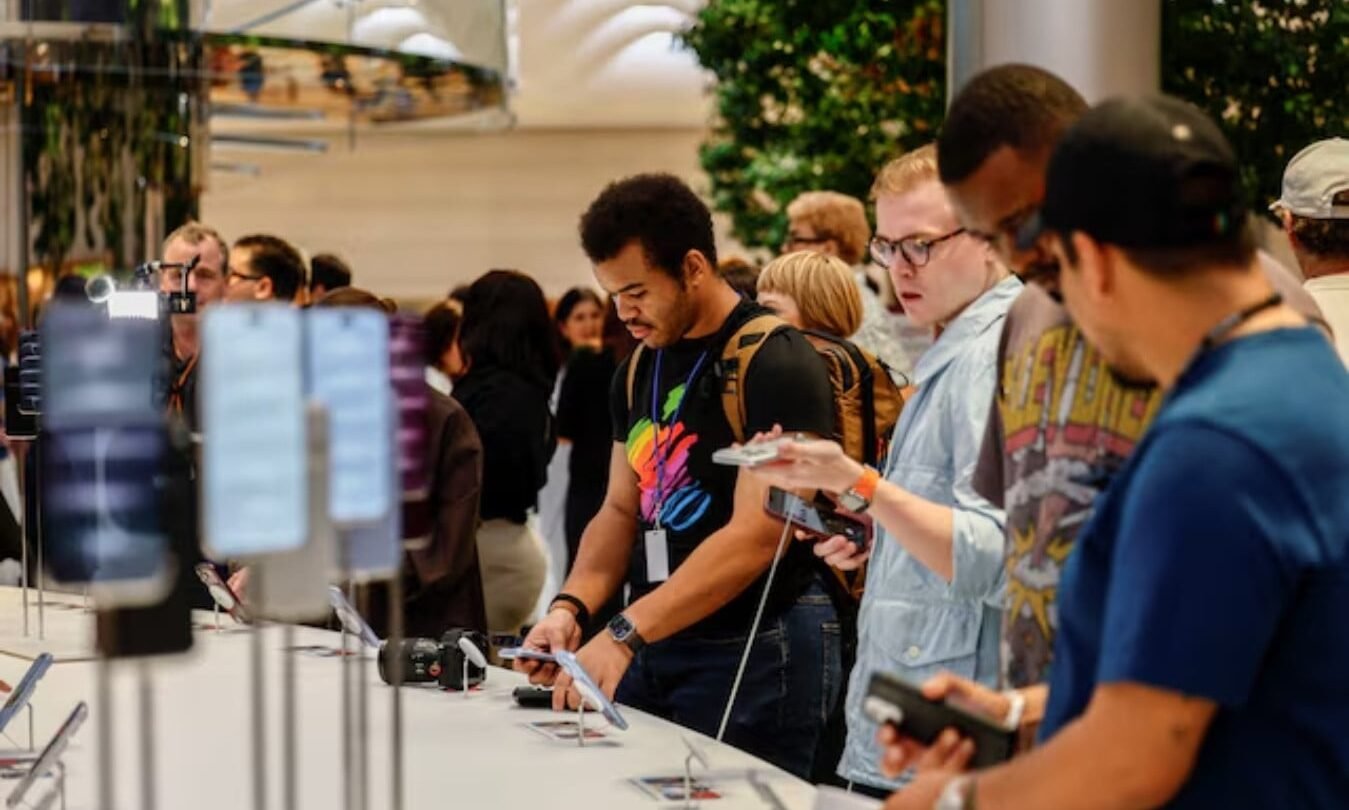 Global smartphone shipments record worst third quarter in 14 years amid memory shortage