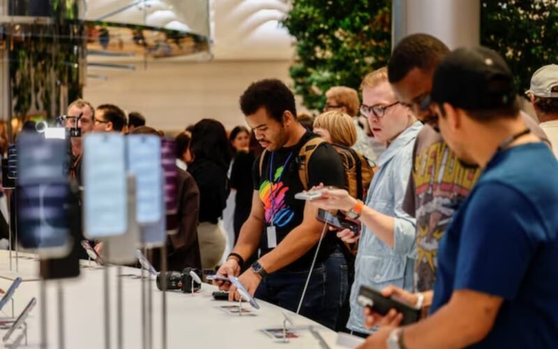 Global smartphone shipments record worst third quarter in 14 years amid memory shortage