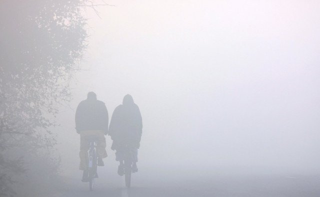 Low wind speed aggravates pollution risk
