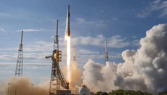 SpaceX Falcon 9 launches Dragon with 6,300 pounds of supplies to ISS