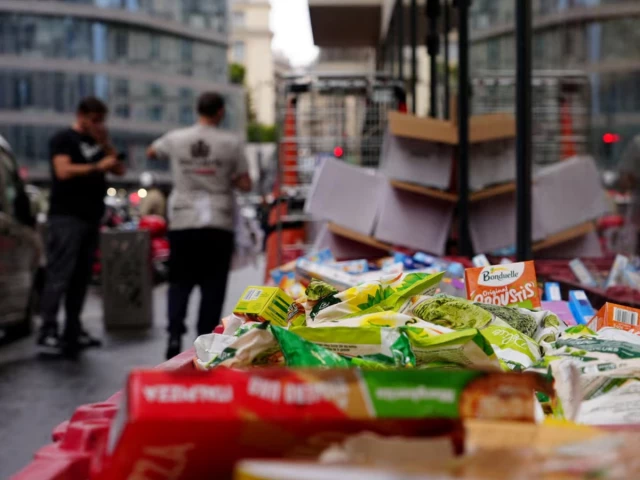 Investigators hunt French supermarket fridge hackers, no claim of responsibility