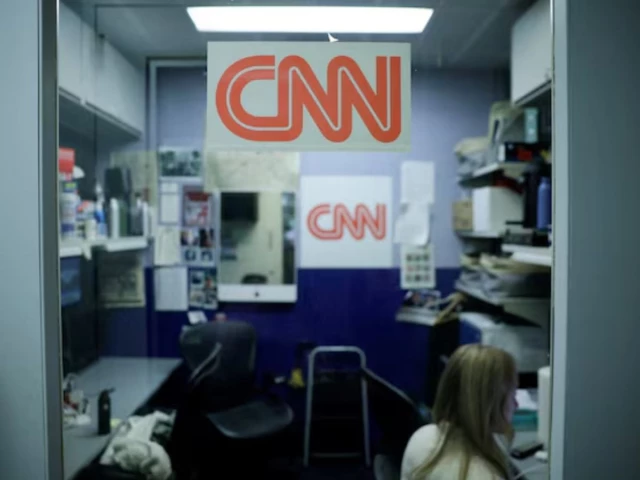 Judge extends White House access for CNN, MS NOW, Politico amid legal fight
