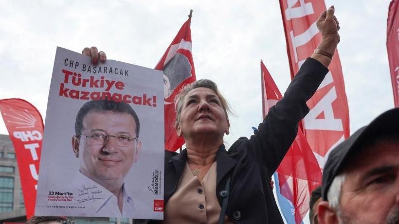 Turkey police raid opposition TV station, halting live broadcasts