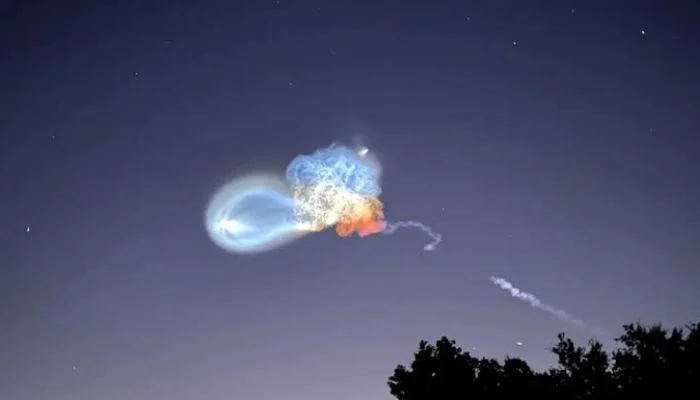 Space Jellyfish over Florida: What is that glowing cloud?