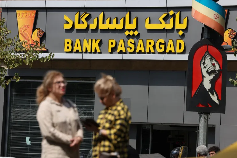 How do Iranians move money abroad to avoid US sanctions?
