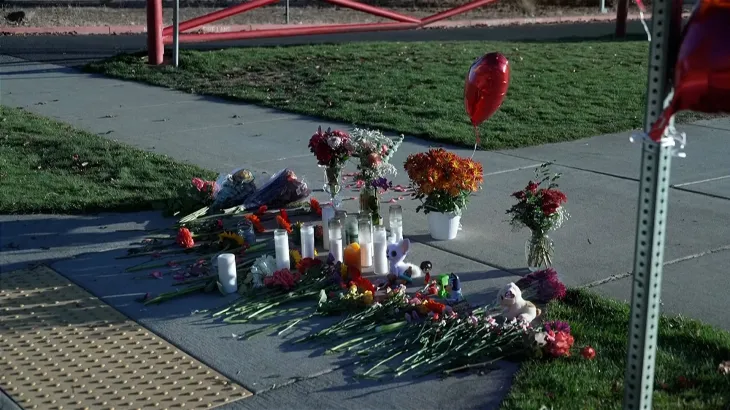 Oregon community mourns victims of school shooting