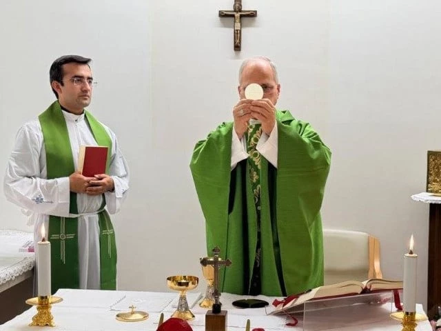 Pope shows steady improvement