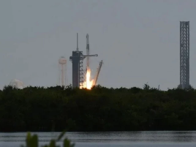 Japan launches world’s first mission to collect samples from Martian moon
