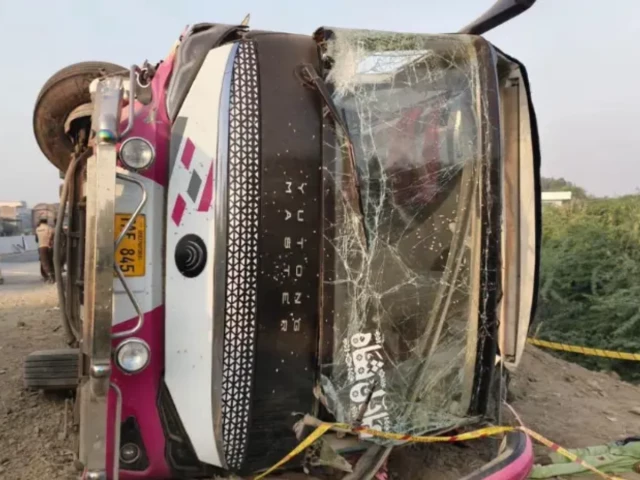 10 killed, 35 injured as bus overturns on Rajanpur’s Indus Highway