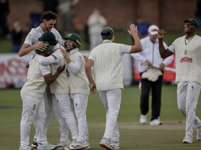 South Africa thump Australia to level Test series