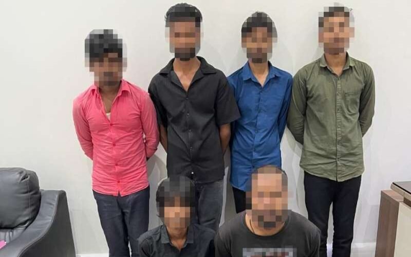 دبئی میں لوگوں کے بینک کارڈز کی معلومات حاصل کرکے ان کے اکاونٹس سے پیسے نکلوانے والا گروہ گرفتار … ملزمان اپنے شکار افراد کے بینک کارڈز کی معلومات لے کر ان کے بینک اکاونٹس … مزید