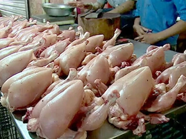 Chicken prices surge to Rs700 per kilogram