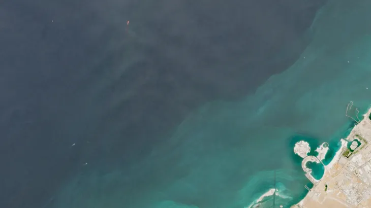 Massive oil slick seen weeks after tanker struck off UAE’s coast