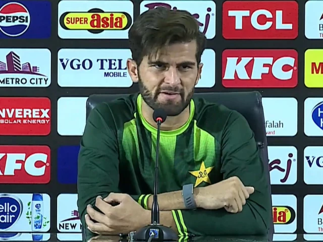 Pakistan seek tri-series final berth