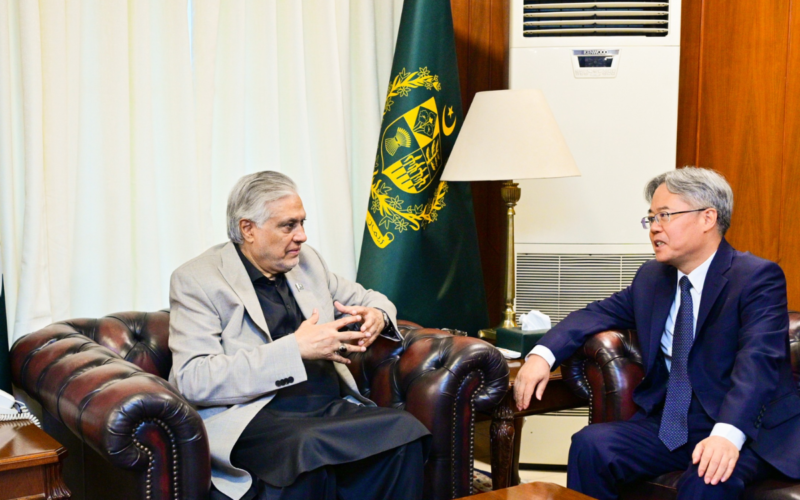 FM Dar, Chinese envoy discuss CPEC, trade and regional stability